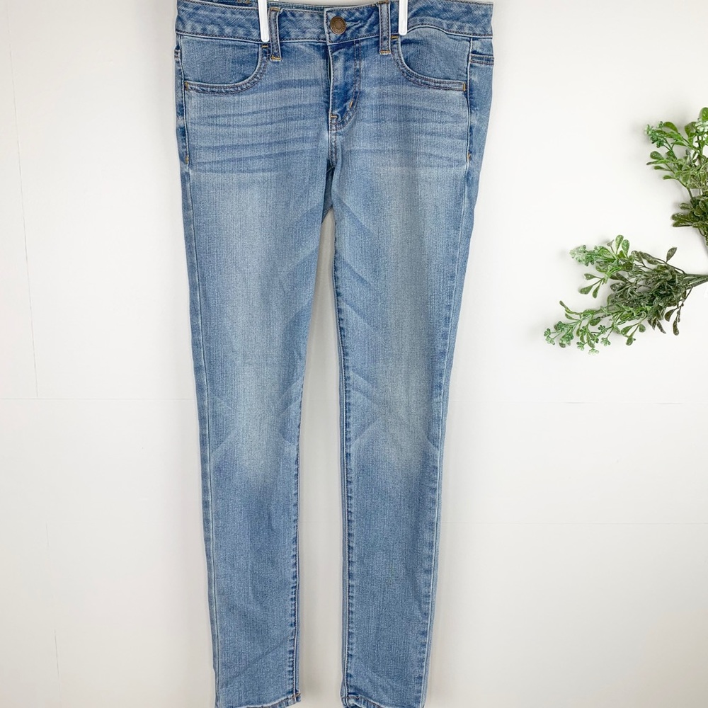 American eagle light skinny jeans